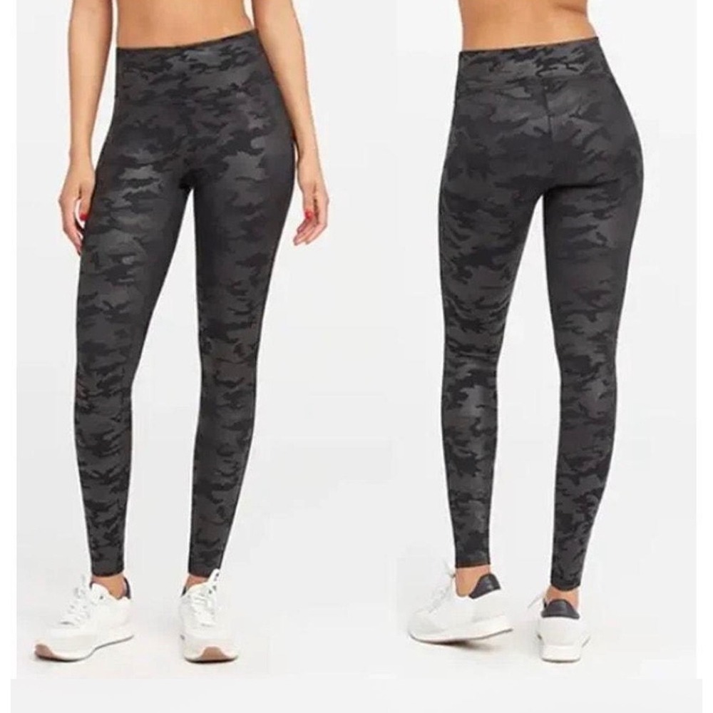 Spanx Look at Me Now Seamless Black Camo High Waisted Leggings Size M Yoga Gym